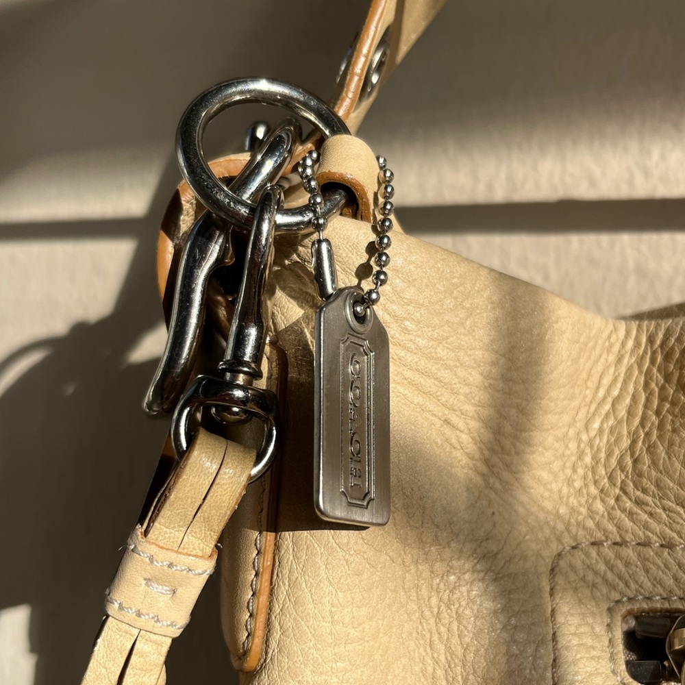 Vintage Coach Soho Pebbled Leather Hobo Bag - Picture 3 of 9